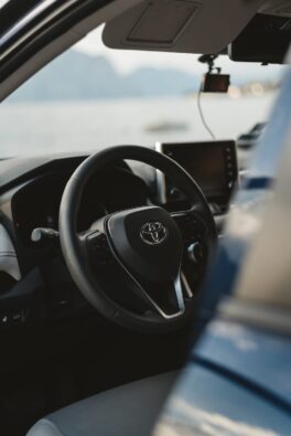 Toyota RAV4 2019 w środku fot. Aleksander Bylicki